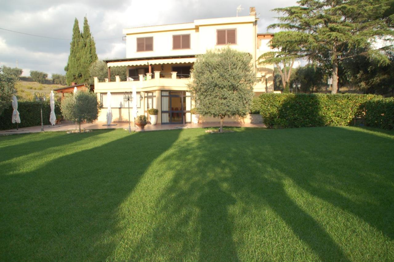 Bed And Breakfast La Corte Degli Ulivi Civitavecchia Exterior foto
